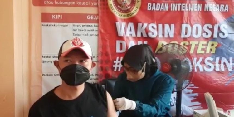 Pelaksanaan vaksinasi kerjasama BINDA Jatim dan Dinkes Kota Blitar. (Foto: dok. BINDA Jatim)