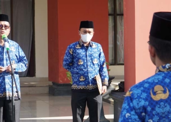Thariq Modanggu saat memimpin apel Korpri di RSUD ZUS. (foto.istimewa)