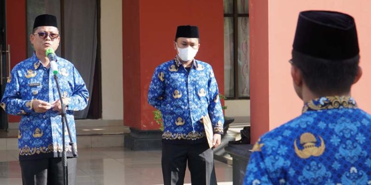 Thariq Modanggu saat memimpin apel Korpri di RSUD ZUS. (foto.istimewa)