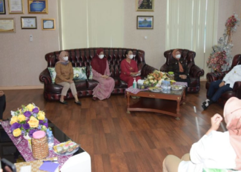 Suasana pertemuan Kepala perwakilan BKKBN Provinsi Gorontalo bersama jajaran dengan Penjabat Gubernur Hamka Hendra Noer, di ruang kerja gubernur, Kamis (9/6/2022). Hal yang ditekankan Hamka dalam pertemuan ini adalah percepatan penurunan stunting di Gorontalo. (Foto: Salman)