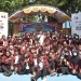 Rektor UNG Dr. Ir. Eduart Wolok, berpose bersama mahasiswa UNG program UNG mengajar dalam Gebyar Vokasi Kamis, (9/6/2022) di SMA 1 Boalemo. (Dok. UNG)