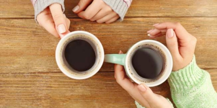 Ilustrasi minum kopi. (Suara.com)