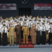 Penjabat Gubernur Gorontalo, Hamka Hendra Noer (tengah) foto bersama dengan CPNS Peserta Latsar Golongan II dan III di Kantor BPSDM, Kecamatan Tilongkabila, Bone Bolango, Senin (13/6/2022). Hamka berpesan agar CPNS menjaga integritas sebagai modal utama pelayanan masyarakat. (Foto: Salman).