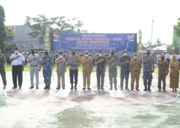 Foto bersama usai pelaksanaan apel Gelar Pasukan Operasi Patuh Otanaha 2022 Kepolisian Daerah (Polda) di lapangan Mapolda Gorontalo, Senin (13/6/2022), dipimpin Kapolda Gorontalo, dihadiri Penjabat Gubernur Gorontalo Hamka Hendra Noer dan jajaran Forkopimda Gorontalo.  (Foto: Salman)