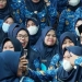 Thariq Modanggu ketika foto bersama dengan pegawai di lingkungan Pemerintah Kabupaten Gorontalo Utara, saat apel korpri. (foto.istimewa)