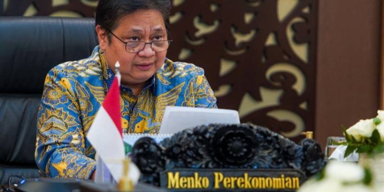Menteri Koordinator Bidang Perekonomian Airlangga Hartarto saat menyampaikan Ceramah Umum pada Program Pendidikan Reguler Angkatan (PPRA) LXIII dan LXIV tahun 2022 Lemhanas secara virtual, Senin (6/06)