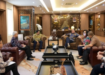 Menteri Koordinator Bidang Perekonomian Airlangga Hartarto menerima kedatangan General Manager IBM Asia Pacific Paul Burton di Jakarta, Selasa (21/6).