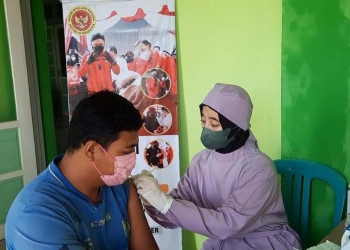 Vaksinasi yang dilakukan BINDA Jatim di Kota Blitar. (Foto: dok. BINDA Jatim)