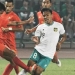 Pemain Timnas Indonesia U-19, Arkhan Fikri (kanan) berebut bola dengan pemain Timnas Myanmar U-19 dalam laga penyisihan Grup Piala AFF U-19 2022 di Stadion Patriot, Bekasi, Minggu (10/7/2022). [ANTARA FOTO/Suara com)