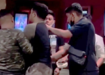 Kemarahan seorang laki-laki kepada mantan pacar di sebuah mal di Pekanbaru. (SuaraJabar.id)