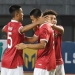 Pesepak bola Tim Nasional Indonesia U-19 Hokky Caraka (tengah) merayakan golnya ke gawang Tim Nasional Brunei Darussalam bersama rekan setimnya dalam laga penyisihan Grup A Piala AFF U19 2022 di Stadion Patriot Chandrabhaga, Bekasi, Jawa Barat, Senin (4/7/2022). ANTARA FOTO/Suarabogor.id.