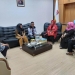 Wakil Bupati Merlan S. Uloli menerima kunjungan pengurus Asosiasi Pengusaha Mikro Kecil dan Menengah Mandiri Indonesia (APMIKIMDO) Provinsi Gorontalo di ruang rapat Wakil Bupati, Kamis (28/7/2022). (Foto Indra/Gopos)