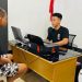 Penyidik satreskrim polres Gorontalo kota sedang melakukan pemeriksaan terhadap terduga pelaku penganiayaan ML alias Acil, Senin (25/7/2022). Foto: Humas.