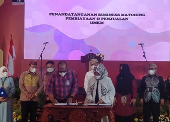 Penandatangan Business Mathcing antar Perbankan, Pengusaha dan Pelaku UMKM dengan nilai mencapai Rp1 miliar pada pembukaan Hulonthalo Art and Craft Festival (HACF) 2022 di Grand Palace Kota Gorontalo, Kamis (13/7/2022). (muhajir/gopos)