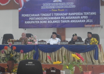 Dewan Perwakilan Rakyat Daerah (DPRD) Kabupaten Bone Bolango melaksanakan rapat paripurna pertanggungjawaban Anggaran Pemerintah Belanja Daerah (APBD) Kabupaten Bone Bolango tahun 2021 di Ruang sidang DPRD Bone Bolango. (Foto: Putra/Gopos)