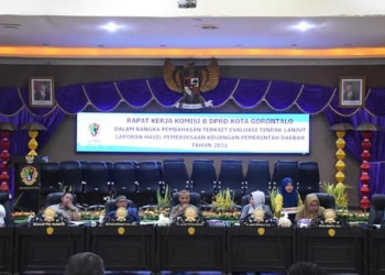 Komisi B DPRD Kota Gorontalo melaksanakan rapat kerja dalam rangka pembahasan terkait evaluasi tindaklanjut Laporan Hasil Keuangan Pemerintah Daerah Tahun 2021.