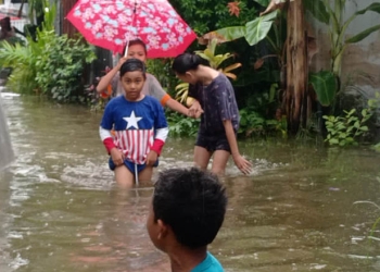 Hujan deras yang mengguyur wilayah Gorontalo menyebabkan sejumlah wilayah di Kota Gorontalo tergenang, Senin (18/7/2022). (istimewa)