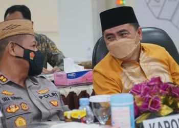 Ketua DPRD Kota Gorontalo, Hardi Sidiki saat  menghadiri kegiatan doa nesama secara daring dengan Mabes Polri dalam rangka hari Bhayangkara Ke-76, di Polres Gorontalo Kota, Sabtu,(02/072022)