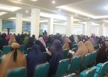 Pasca Muktamar IV beberapa waktu lalu, Forum Muslimah Dakwah Kampus Indonesia (FMDKI) adakan pengukuhan pengurus periode 2022-2024 secara Hybrid di gedung Convention Hall FIP UNM dan Via Zoom, Sabtu (02/07/22). (Foto: Istimewa)