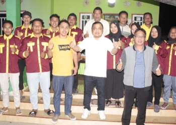 Wakil Bupati Gorontalo, Hendra S Hemeto saat bersilahturahmi bersama masyarakat Desa Pangahu, Kecamatan Asparaga, Kabupaten Gorontalo. (Foto: Istimewa)