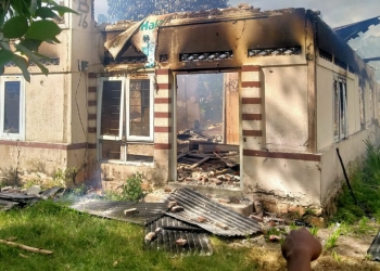 Satu unit rumah di Desa Limehu, Kecamatan Tabongo, Kabupaten Gorontalo hangus terbakar. Dalam kejadian ini 4 motor dilaporkan ikut terbakar, Selasa pagi (12/7/2022).