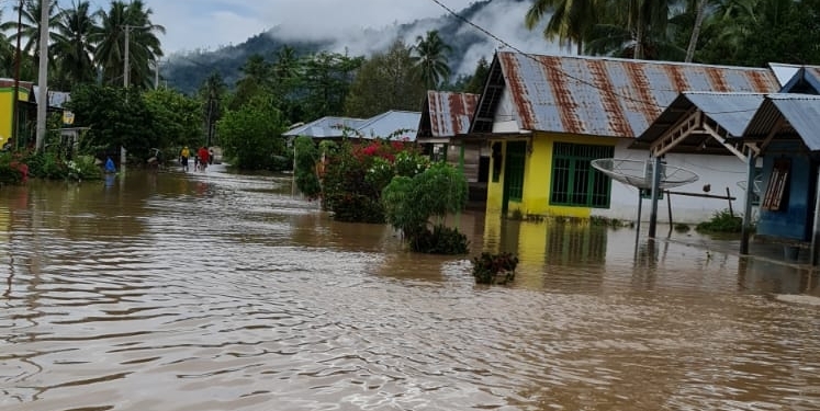 Banjir bandang yang menerjang wilayah Desa Tongo, Kecamatan Bone Pantai, Bone Bolango, Kamis (14/7/2022).(istimewa)