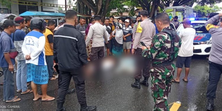 Kecelakaan yang menewaskan seorang pengendara motor di Jalan Ahmad A. Wahab, Tuladenggi, Kecamatan Telaga Biru, Kabupaten Gorontalo, sekitar pukul 09:20 WITA, Senin (18/7/2022). (foto: istimewa)