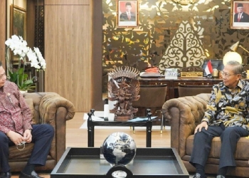 Menteri Koordinator Bidang Perekonomian Airlangga Hartarto menerima kunjungan Member of Board of Directors Japan Overseas Infrastructure Investment Corporation for Transport and Urban Development (JOIN) Mr. Takuma Hatano di Kantor Kemenko Perekonomian pada Kamis (21/07).