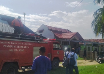 Satu rumah warga di Kelurahan Ipilo, Kecamatan Kota Timur, Kota Gorontalo nyaris ludes dilalap api sekitar pukul 14:53 WITA, Senin (25/7/2022). (Foto: Istimewa)