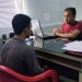 Satuan Reserse Narkoba (Satnarkoba) Polres Gorontalo saat melakukan pemeriksaan terhadap salah seorang pelaku narkoba jenis sabu, di Polres Gorontalo, Sabtu (2/7/2022). (Foto: Putra/Gopos)