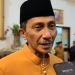 Bupati Gorontalo, Nelson Pomalingo diwawancarai awak media. (Foto: Putra/Gopos)