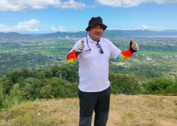 Ketua DPRD Kabupaten Bone Bolango, Halid Tangahu saat berada di wisata Bukit Arang Bone Bolango. (Foto: Putra/Gopos)
