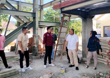 Anggota DPRD Kabupaten Bone Bolango melaksanakan kegiatan reses masa persidangan ketiga tahun 2021-2022, di sejumlah proyek pembangunan yakni Gelanggang Olahraga dan Gedung DPRD Baru di Dapil Suwawa, Kamis (21/7/2022). (Foto: Putra/Gopos)