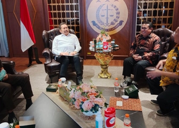 Jaksa Agung, ST Burhanuddin, berdiskusi dengan pengurus SMSI Pusat di Kantor Kejaksaan Agung R, Rabu (6/7/2022). (Istimewa)