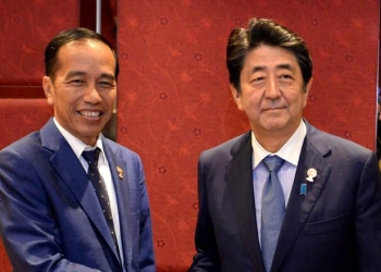 Presiden Joko Widodo bersama Shinzo Abe saat menjabat PM Jepang