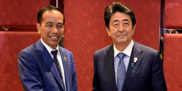 Presiden Joko Widodo bersama Shinzo Abe saat menjabat PM Jepang