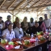 Wali Kota Gorontalo, Marten Taha, bersilatuhami dengan pengurus dan anggota Lamahu dan KKIG Sulawesi Tengah. (istimewa)