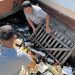 Kapolres Gorontalo Kota, AKBP Ardi Rahananto saat membersihkan tumpukan sampah di selokan, Kecamatan Kota Tengah, Kota Gorontalo. Jum'at (22/7/2022). Foto : humas
