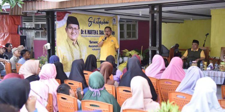 Marten Taha saat bertatap muka dengan masyarakat di Desa Bendungan, Kecamatan Mananggu, Boalemo, Sabtu (17/7/2022).