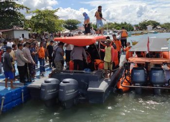 Proses evakuasi nelayana asal Mananggu yang ditemukan tak bernyawa di sekitar perairan Pulau Lahe, Pohuwato.