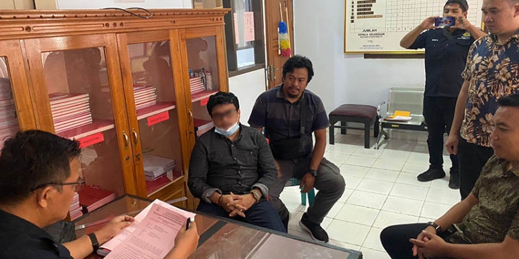 Pelimpahan berkas perkara dugaan penambangan emas tanpa izin di Kecamatan Dengilo, Pohuwato ke Kejari Pohuwato