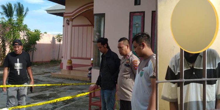 Polisi memasang garis polisi pada lokasi pembacokan di Desa Huntu Barat, Kecamatan Tapa, Bone Bolango (kiri). AA alias Andi (Kanan) berada di ruang tahanan Polsek Tapa. (istimewa)