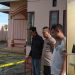 Polisi memasang garis polisi pada lokasi pembacokan di Desa Huntu Barat, Kecamatan Tapa, Bone Bolango (kiri). AA alias Andi (Kanan) berada di ruang tahanan Polsek Tapa. (istimewa)