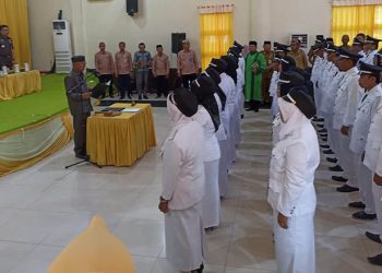 Bupati Pohuwato, Saipul Mbuinga, Melantik 56 Penjabat Kepala Desa Yang Ada di Kabupaten Pohuwato, Selasa 05/07/2022 (Istimewa)