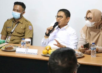 Penjagub Gorontalo, Hamka Hendra Noer, memberi arahan bagi ASN di Badan Penghubung Jakarta. (Foto: Kominfo Provinsi Gorontalo)