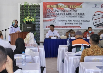 Wakil Bupati Pohuwato, Suharsi Igirisa, Memberikan Sambutan Pembukaan Sosialisasi LKPM Kepada Pelaku Usaha Tingkat Kabupaten Pohuwato, Serta Launching Peta Potensi Investasi Berbasis GIS Dalam  Web Dinas Penamaan Modal, Rabu 14/07/2022 (Istimewa)
