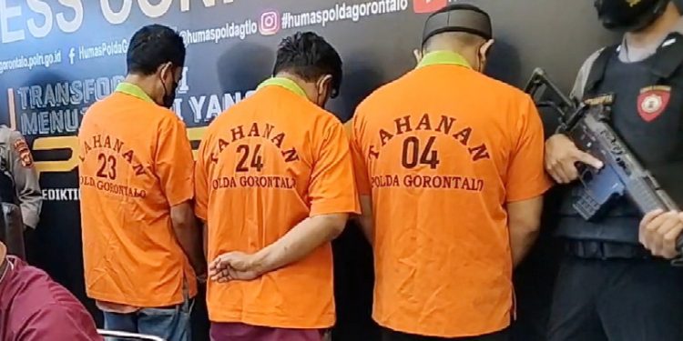 Kepolisian Daerah (Polda) Gorontalo berhasil mengamankan 3 pelaku narkoba jenis sabu di Provinsi Gorontalo yang satu diantaranya adalah Oknum PNS. (Foto: Putra/Gopos)