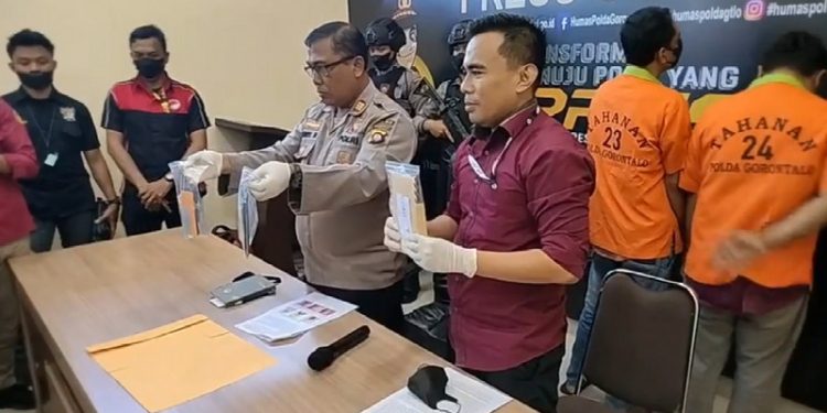 Konferensi Pers terkait kasus Narkoba di Ruang Bidang Humas Polda Gorontalo, Kamis (14/7/2022). (Foto: Putra/Gopos)