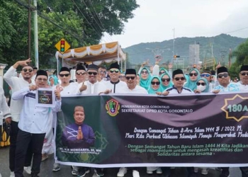 Rombongan sekretariat DPRD Kota Gorontalo saat mengikuti pawai 1 Muharram,menyambut tahun baru Islam.(Foto Humas)