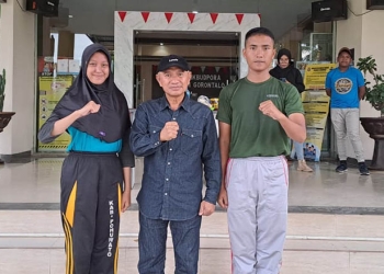 Bupati Pohuwato, Saipul Mbuinga, Menjenguk Dua Siswa Paskibraka Nasional Asal Pohuwato, Wakili Provinsi Gorontalo, di Dinas Pemuda Dan Olahraga Provinsi Gorontalo, Minggu 03/07/2022 (Istimewa)